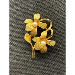 Vintage Gold Daisies & White Pearl Pin, 60’s, Brooch